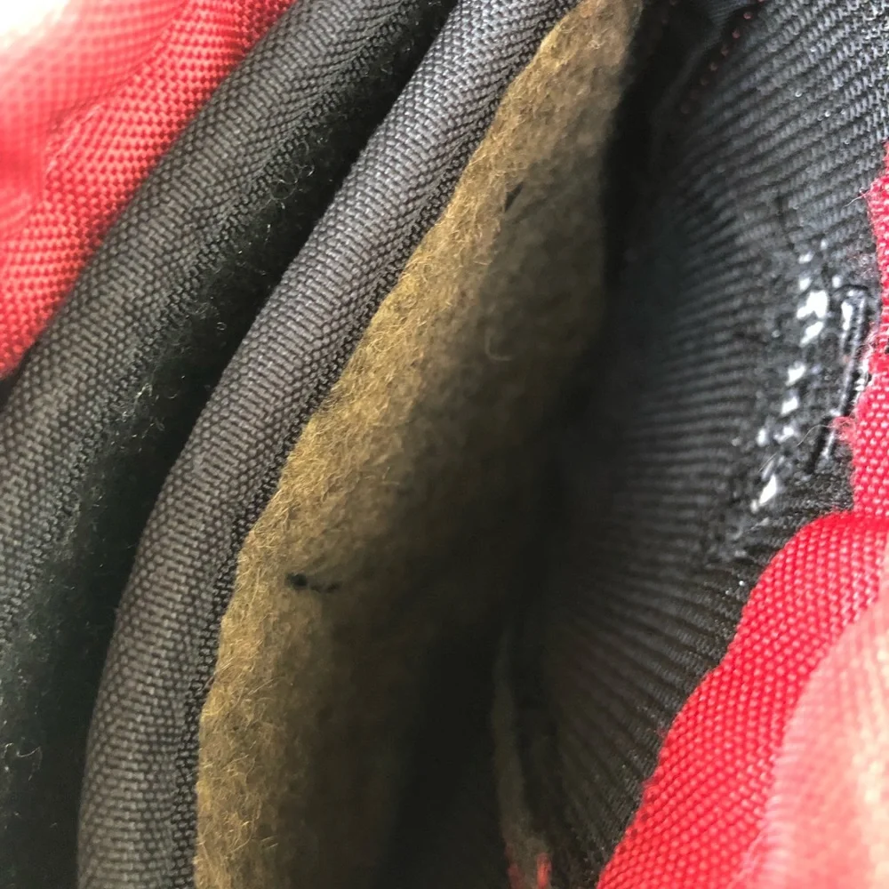 Kamik Kids Red  Black Kids Snow‎ Boots Size 5 Good Condition.